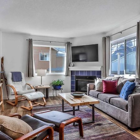 Big Mountain Views - Bright 2-Story Corner Unit Apartment Canmore Luaran gambar