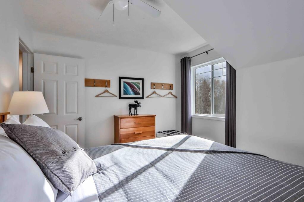 Big Mountain Views - Bright 2-Story Corner Unit Apartment Canmore Luaran gambar