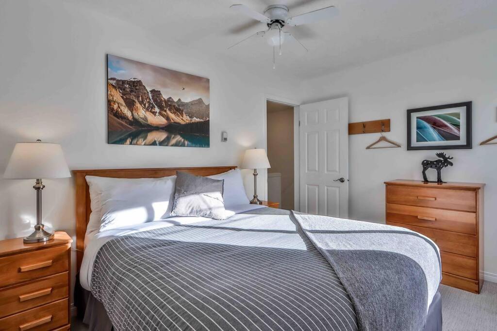 Big Mountain Views - Bright 2-Story Corner Unit Apartment Canmore Luaran gambar
