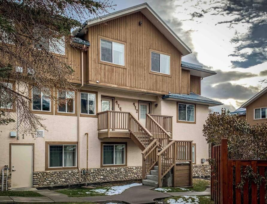 Big Mountain Views - Bright 2-Story Corner Unit Apartment Canmore Luaran gambar
