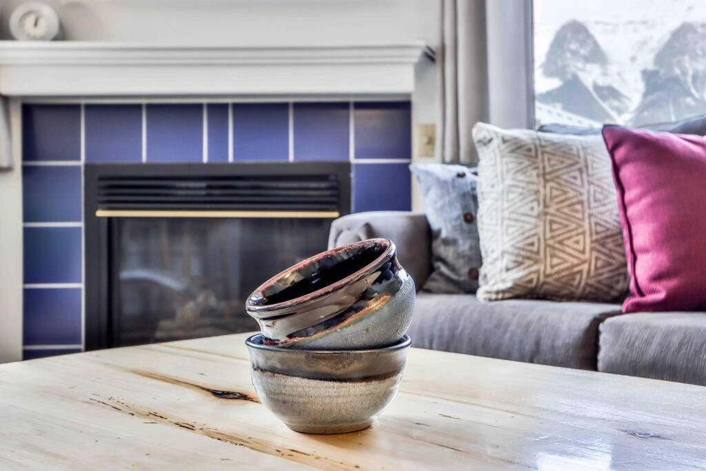 Big Mountain Views - Bright 2-Story Corner Unit Apartment Canmore Luaran gambar